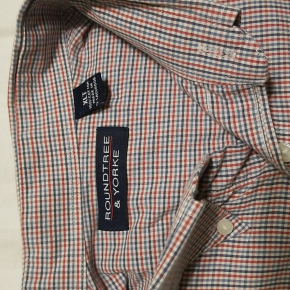 Roundtree & Yorke Long Sleeve Men's Button Down Dress Shirt - Picture 2 of 5